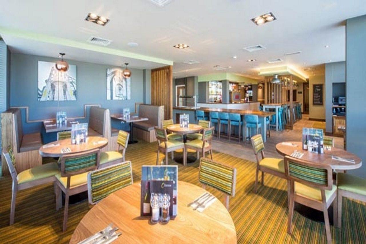 Premier Inn Winchester Extérieur photo